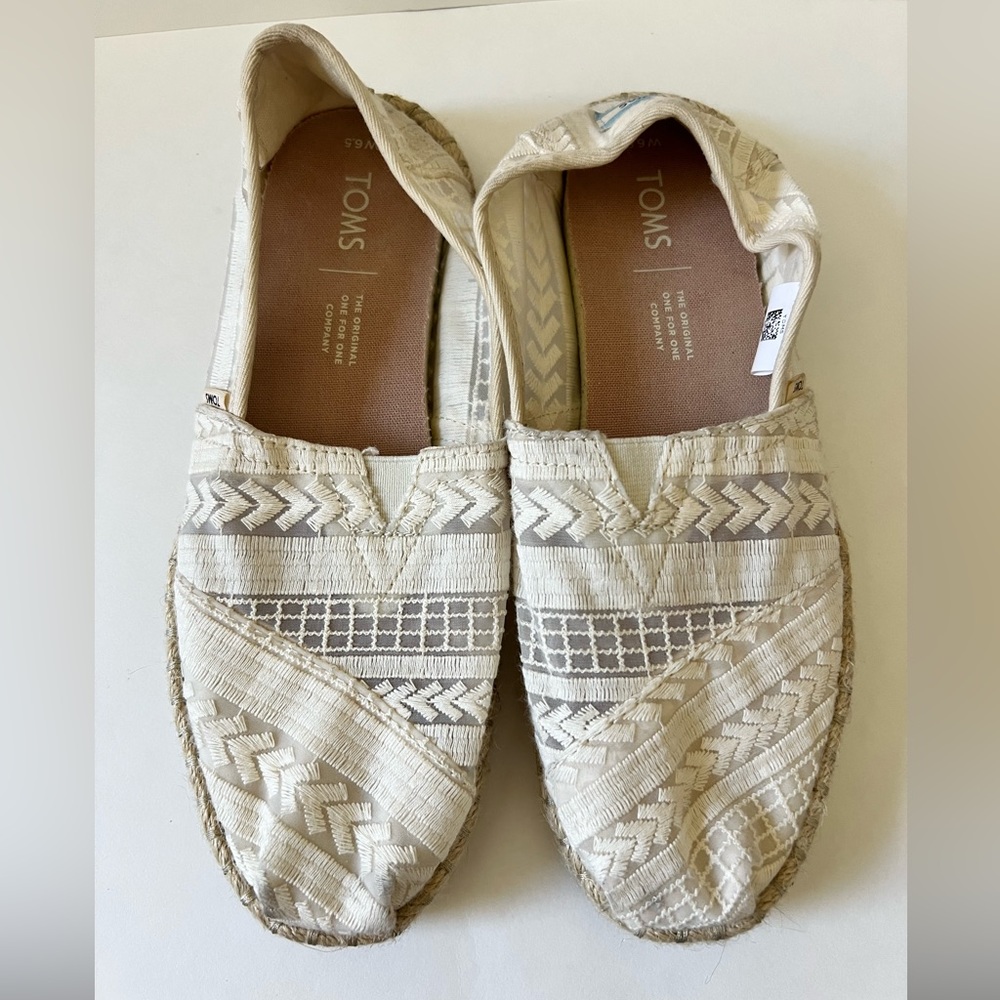 Toms Shoes Size 6.5